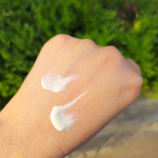[스킨1004] 마다가스카르 센텔라 히알루-시카 워터핏 선세럼 50ml — 5점을 준 리뷰어가 2024년 5월 올린 사용 사진