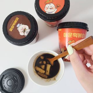 유비쿡 컵떡볶이 매운컵떡볶이2개/ 짜장컵떡볶이 2개  총 4개세트 — 5점을 준 리뷰어가 2021년 5월 올린 사용 사진