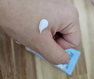 나우 [리브엠]피부 속부터 겹겹이, 촘촘하게! 워터핏8중 수분착붙 크림 — 5점을 준 리뷰어가 2025년 5월 올린 사용 사진
