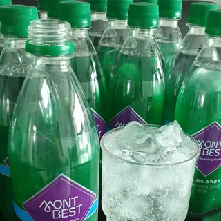 몽베스트 Montbest with Sparkling water Plain 20병 — 5점을 준 리뷰어가 2022년 7월 올린 사용 사진