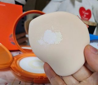 광동생활건강 MF[광동] 비타500✨주름개선·미백·SPF50+🌞퍼펙트쉴드 빅 선쿠션 본품 — 5점을 준 리뷰어가 2024년 5월 올린 사용 사진