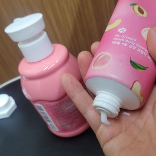 [후르디아] 복숭아 바디워시+바디에센스 세트 — 5점을 준 리뷰어가 2021년 9월 올린 사용 사진