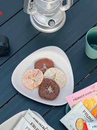 프루낵 제주감귤 초코5봉입 4종(화이트초코,다크초코,요구르트초코,콜라초코)  24g(4.8*5봉입) — 5점을 준 리뷰어가 2022년 11월 올린 사용 사진