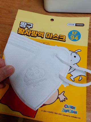 [숨그림]  덴탈마스크 짱구 우리아이 그리고 내가 쓰는 믿을수있는 케릭터 마스크  16종 — 5점을 준 리뷰어가 2021년 10월 올린 사용 사진