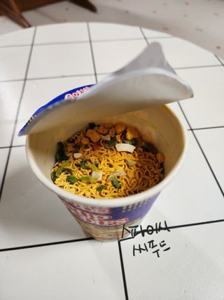 NISSIN 닛신 컵누들  4종 - 씨푸드오리지날, 씨푸드 스파이시, 씨푸드 커리, 씨푸드 XO소스 — 5점을 준 리뷰어가 2022년 12월 올린 사용 사진
