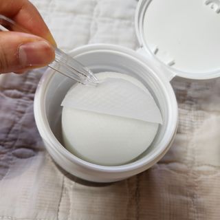 산다화 비타민씨 화이트닝 토너 패드 — 5점을 준 리뷰어가 2023년 5월 올린 사용 사진