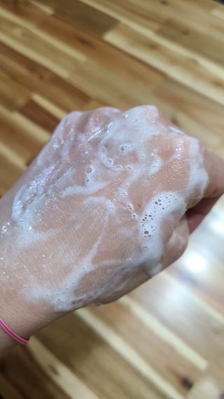 [베러오리진] 무화과 크리미 딥 폼 클렌저/피부 노폐물 & 미세먼지 99 세정 인증 민감성 피부 무자극 인증 — 5점을 준 리뷰어가 2021년 12월 올린 사용 사진