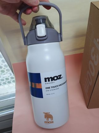 모즈스웨덴 MOZ 스웨덴 316 스텐 대용량 원터치 손잡이 보냉보온병 — 5점을 준 리뷰어가 2023년 8월 올린 사용 사진