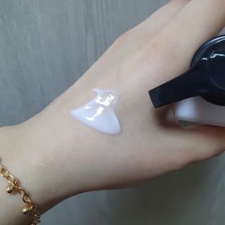 줄라이 모닝 _ JULY MORNING 줄라이모닝 하이드레이팅 퍼퓸드 바디앤핸드 에멀젼 — 5점을 준 리뷰어가 2022년 3월 올린 사용 사진