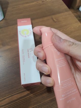 제주인디 카멜리아 블러썸 선크림 — 5점을 준 리뷰어가 2023년 9월 올린 사용 사진