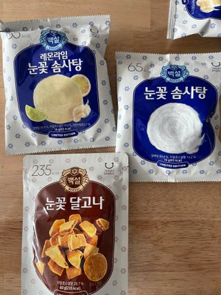 딜라이트 프로젝트  달콤한 눈꽃 간식세트( 눈꽃 솜사탕 / 레몬라임 솜사탕 / 달고나 총 7EA+스마트톡 증정) — 5점을 준 리뷰어가 2022년 4월 올린 사용 사진