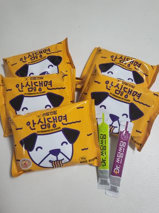 안심댕면 강아지라면 5봉지+쓰담쓰담 종합영양제 2스틱 샘플 증정 — 4.5점을 준 리뷰어가 2022년 8월 올린 사용 사진