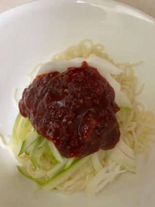 [한면원] 비빔국수 2인분 — 4점을 준 리뷰어가 2022년 7월 올린 사용 사진