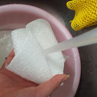 부직포나라 중금속유해물질ZERO 뜯어쓰는 주방 일회용수세미 60매 2매 — 5점을 준 리뷰어가 2022년 12월 올린 사용 사진