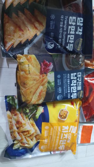 (주)성경순만두 곤약만두.콘치즈만두,삼각당면만두,당면 야끼만두,대구전통 납작만두,떡뽁이 매콤소스,달콤소스 — 5점을 준 리뷰어가 2023년 4월 올린 사용 사진
