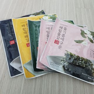 [해림맛김] 들기름에 구운 바삭바삭 김 4종 세트 + 1종 랜덤발송 총5개입 — 5점을 준 리뷰어가 2021년 2월 올린 사용 사진