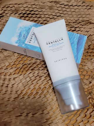 [스킨1004] 마다가스카르 센텔라 히알루-시카 워터핏 선세럼 50ml — 5점을 준 리뷰어가 2024년 5월 올린 사용 사진
