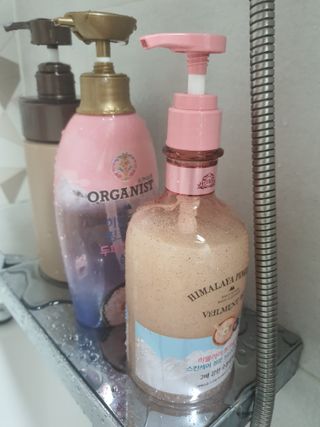 벨먼 내추럴스파 수분광채 스크럽 바디워시 600ml 5종 — 4점을 준 리뷰어가 2022년 5월 올린 사용 사진