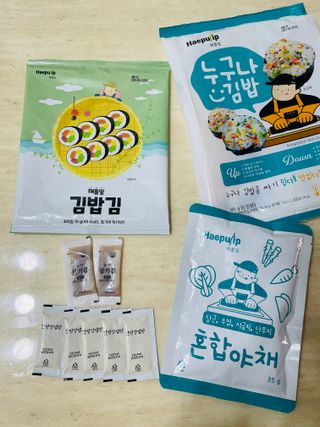 해풀잎 누구나 김밥*1ea [(혼합야채 35g *1ea,  김밥김 (5g, 5ea),  양념간장 (6g, 5ea), 참기름(5g, 2ea)] — 5점을 준 리뷰어가 2022년 11월 올린 사용 사진