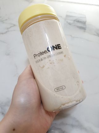 프로티원 단백질쉐이크 곡물맛 2주분 1통+보틀 — 5점을 준 리뷰어가 2021년 4월 올린 사용 사진