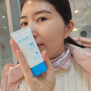 나우 [후르디아] 백탁NO! 화잘먹 수분광 선 에센스✨ — 5점을 준 리뷰어가 2025년 3월 올린 사용 사진