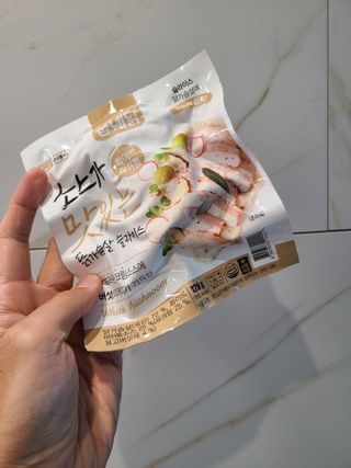 굽네몰 [굽네] 소스가 맛있는 닭가슴살 슬라이스 4종 — 5점을 준 리뷰어가 2021년 4월 올린 사용 사진