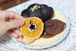 프루낵 제주감귤 초코12봉입 4종(화이트초코,다크초코,요구르트초코,콜라초코)  57.6g(4.8g*12봉입) — 5점을 준 리뷰어가 2022년 10월 올린 사용 사진