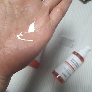 썸헤어 / SUMHAIR 썸헤어 실키 테라피 헤어 에센스 — 3점을 준 리뷰어가 2021년 5월 올린 사용 사진