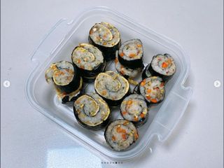 해풀잎 누구나 김밥*1ea [(혼합야채 35g *1ea,  김밥김 (5g, 5ea),  양념간장 (6g, 5ea), 참기름(5g, 2ea)] — 4점을 준 리뷰어가 2022년 7월 올린 사용 사진