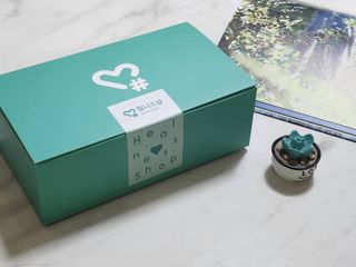 힐니스북 [힐마이넥]   거북목 통증완화를 위한 휴대용 목 안마기 — 5점을 준 리뷰어가 2022년 12월 올린 사용 사진