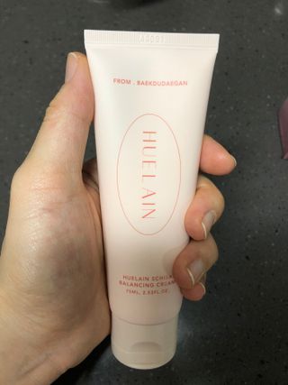 [휴랑] 오미자 2,000알로 피부 생기를 채워주는 밸런싱 크림 — 5점을 준 리뷰어가 2021년 11월 올린 사용 사진