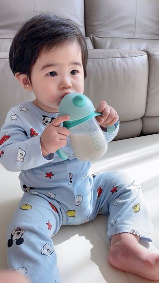유비맘 트라이탄 코니빨대컵_컬러 랜덤 발송 — 5점을 준 리뷰어가 2021년 2월 올린 사용 사진