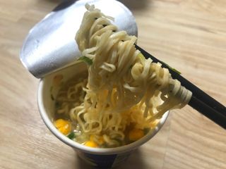 NISSIN 닛신 컵누들  4종 - 씨푸드오리지날, 씨푸드 스파이시, 씨푸드 커리, 씨푸드 XO소스 — 4점을 준 리뷰어가 2022년 2월 올린 사용 사진