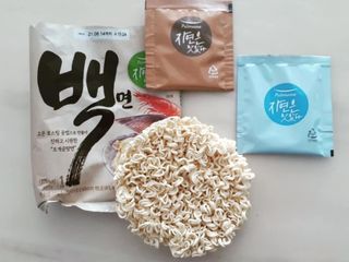 [풀무원] 자연은맛있다 정면, 백면, 홍면  세트 — 5점을 준 리뷰어가 2021년 4월 올린 사용 사진