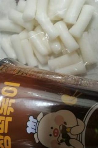 유비쿡 컵떡볶이 매운컵떡볶이2개/ 짜장컵떡볶이 2개  총 4개세트 — 5점을 준 리뷰어가 2021년 2월 올린 사용 사진