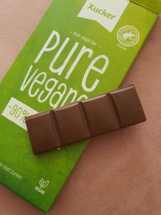 당류2g 자일리톨로 단맛을낸 슈카 퓨어비건 무설탕초콜릿 Xucker vegan 2개입 — 5점을 준 리뷰어가 2021년 4월 올린 사용 사진