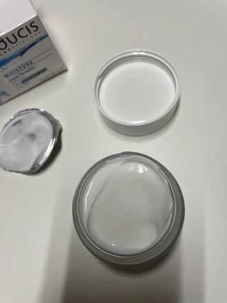 산수시 아쿠아 베네핏 24h 수부지 물광 속건조 수분크림 50ml — 5점을 준 리뷰어가 2021년 7월 올린 사용 사진
