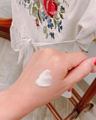 AYU25[아유트웬티파이브]다마스크로즈워터 베이스 천연 수분 촉촉 크림 — 3점을 준 리뷰어가 2021년 4월 올린 사용 사진