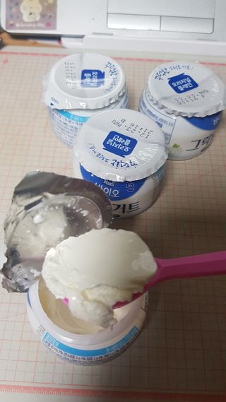 매일바이오 그릭요거트 오리지널 플레인 4개, 로스터리 커피믹스 4개 — 5점을 준 리뷰어가 2021년 12월 올린 사용 사진