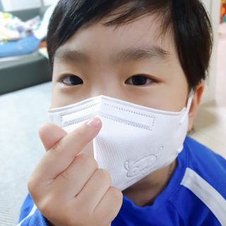[숨그림]  덴탈마스크 짱구 우리아이 그리고 내가 쓰는 믿을수있는 케릭터 마스크  16종 — 4.5점을 준 리뷰어가 2021년 10월 올린 사용 사진