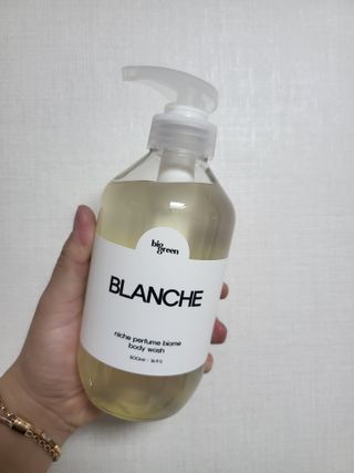 빅그린 니치 퍼퓸 바이옴바디워시 500ml(상탈, 블랙베리&베이, 블랑쉐 3종 중 택1) — 5점을 준 리뷰어가 2022년 8월 올린 사용 사진