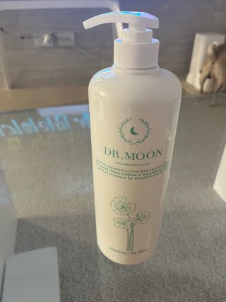 [닥터문] 센텔라 시카케어 화이트머스크 바디워시 1000ml — 5점을 준 리뷰어가 2023년 8월 올린 사용 사진