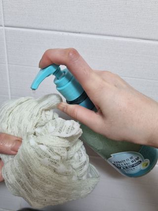 벨먼 내추럴스파 수분광채 스크럽 바디워시 600ml 5종 — 4.5점을 준 리뷰어가 2022년 5월 올린 사용 사진