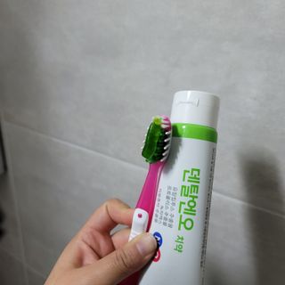 프리마인 유해균 뿐만 아니라 유익균까지 씻어내는 치약은 그만, 건강한 구강환경을 만드는 덴탈엔오 — 5점을 준 리뷰어가 2023년 3월 올린 사용 사진