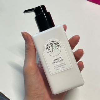 줄라이 모닝 _ JULY MORNING 줄라이모닝 하이드레이팅 퍼퓸드 바디앤핸드 에멀젼 — 5점을 준 리뷰어가 2021년 9월 올린 사용 사진