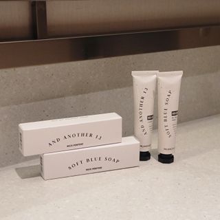멈칫(MUMCHIT) 넥퍼퓸 NECKPERFUME 2가지 향 — 5점을 준 리뷰어가 2021년 11월 올린 사용 사진