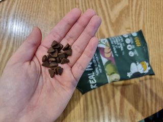 [푸디웜] 라포그  리얼인섹트 웨이트밸런스 저알러지 강아지 사료  1.2KG — 5점을 준 리뷰어가 2022년 7월 올린 사용 사진