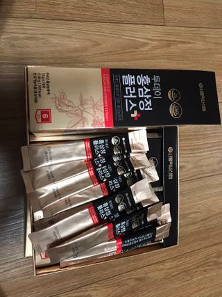 서울약사신협_투데이홍삼정플러스스틱_10g x 30포 — 5점을 준 리뷰어가 2021년 2월 올린 사용 사진