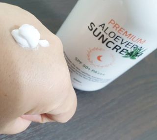 [닥터문] 프리미엄 알로에베라 선크림 500ml — 5점을 준 리뷰어가 2022년 6월 올린 사용 사진
