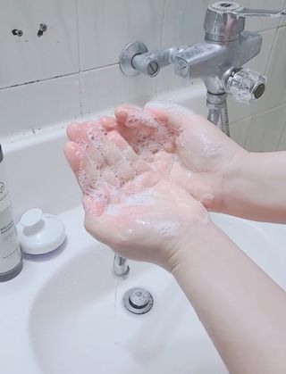유메이 웰니스 샴푸 + 유메이 스칼프 브러쉬 — 5점을 준 리뷰어가 2022년 1월 올린 사용 사진
